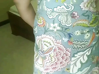 Desi chick Srilanka bank chick gets super hot and horny as her customer's prick commands her