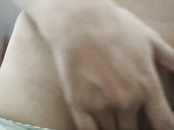 School damsel shrieks in sheer pleasure as she drains solo in her hostel apartment