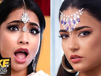 Desi bhabis Nuria Millan and Yasmina Kahn take turns on Michael Fly's ample pipe in a insatiable trio-way