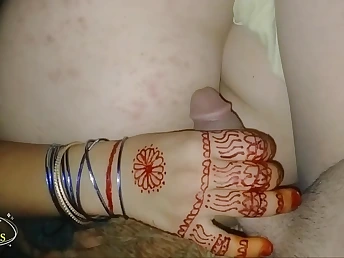 Desi tramp SidraMinhas hankers for a hard-core rail on monstrous spunk-pump