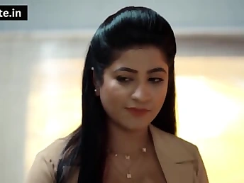 Wild housewife Reena Ki gets a red-hot office handjob from Ne Ki Chudai