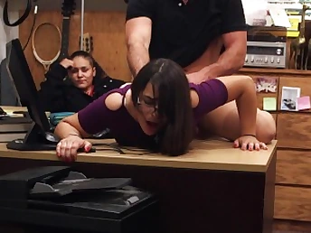 Thief tries to seduce PAWN with his gonzo pawn skills, but fails in attempting to make her orgasm!