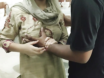 Hindi Audio: See this Punjabi Bhabhi get her taut cootchie pounded in a super hot cock-squeezing chute