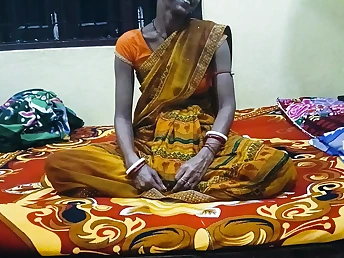 Indian Desi Bhabhi Gives a Desi Cab Rail & Gets Her Bra-stuffers Smashed in Polyclinic