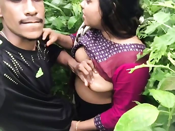 Desi Devar and Bhabhi hook up in the jungle and squeal in delectation