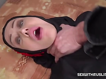 Caught hijab-dressed in COUGAR giving blow-job in Arab porno movie