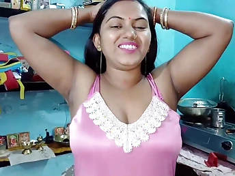 Watch this hot Indian mom in a unused Bangladeshi saree with a bangla rare