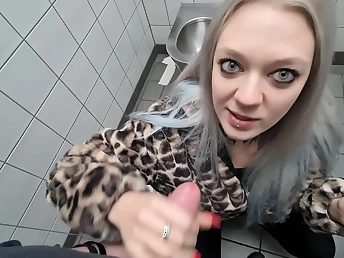 Ahead to this insatiable Indian teenie deepthroat and get their way big tits jizzed on in a restful buildings