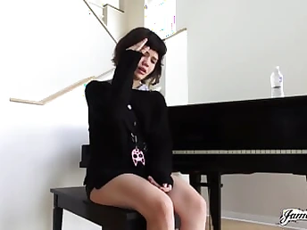 Yhivi gets her penny-pinching pussy ravished by James Deen's pretentiously cock hither HD porn