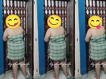 Insatiable Indian housewife delivery guy takes on the brush bra-stuffers and cootchie in a brave taunt