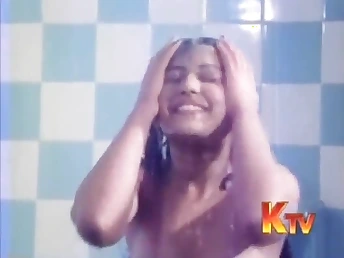 See Chandrika SuperSteamy's debut flick: A molten tub with Tamil act!