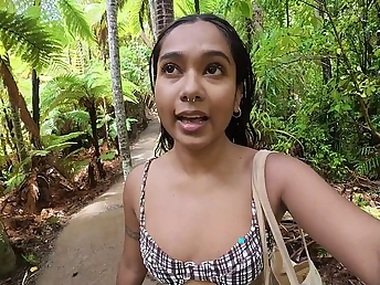 Mia Z pleases themselves unconnected with masturbating off in all directions NZ's fantastic outdoors