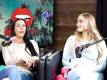 Rachel Starr and Mia Malkova's cushion-converse session in HD