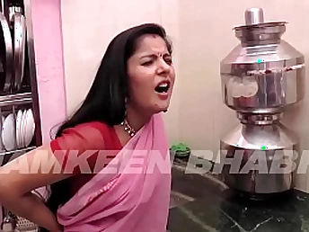 Unpredictable intensify Indian girl/girl devar Vabi energetically smooches with an increment of drills in super-hot bathsextape