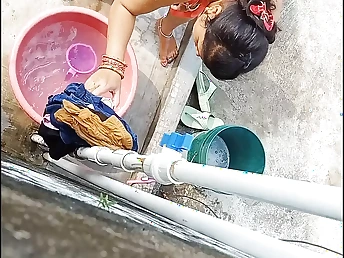 Observe this Indian Bhabhi get the brush mature cunny drenched beside humidity solo activity