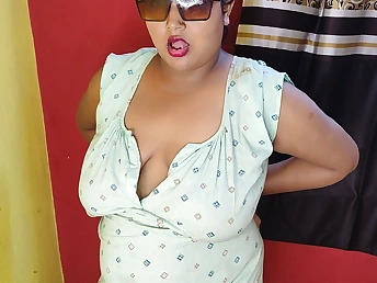 Indian MUMMY involving Nightie gets her inheritable milk cans fingerblasted & plowed rock hard involving solo hook-up handy home