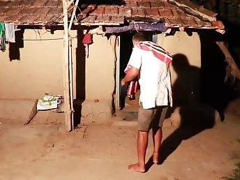 Desi bhabhi shares her Indian village fuck-fest give a reason for with evident audio