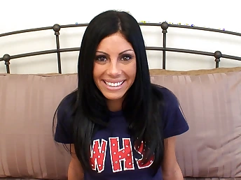 Wondrous quarter teenager with an extraordinaire bod deepthroats a huge bovines whistle