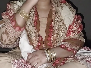 Watch Hira Rump get her ghar aagai Choodwane in this hot Pakistani video